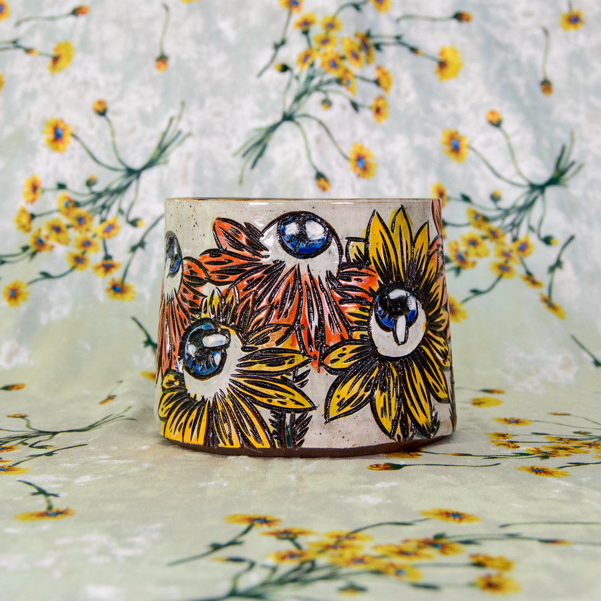 Looky Loo Flower Mug (No Luster)