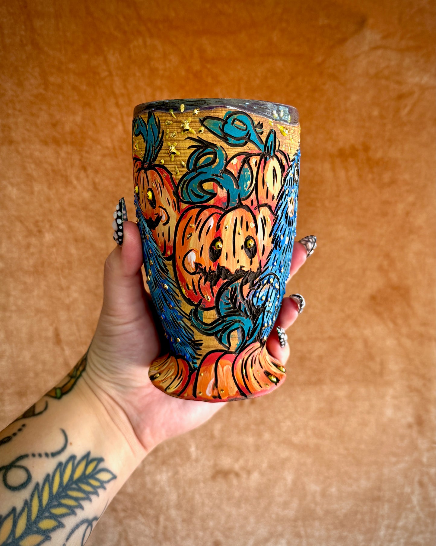 Crow Amongst Pumpkins Goblet 17oz