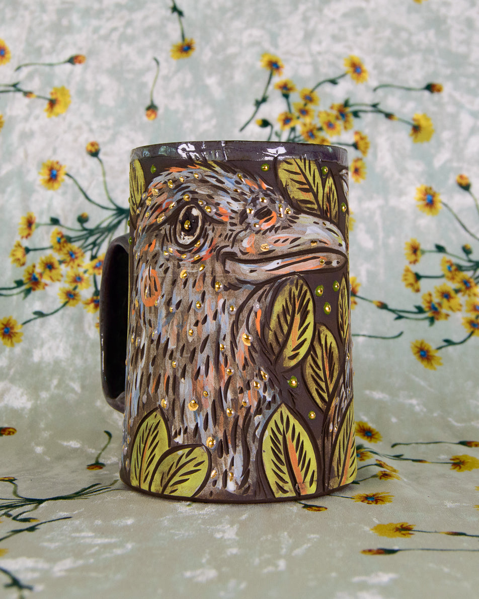 Mug with a crow design on a floral background